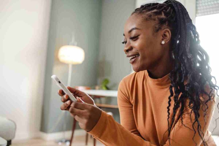 Comment faire rire une fille par sms