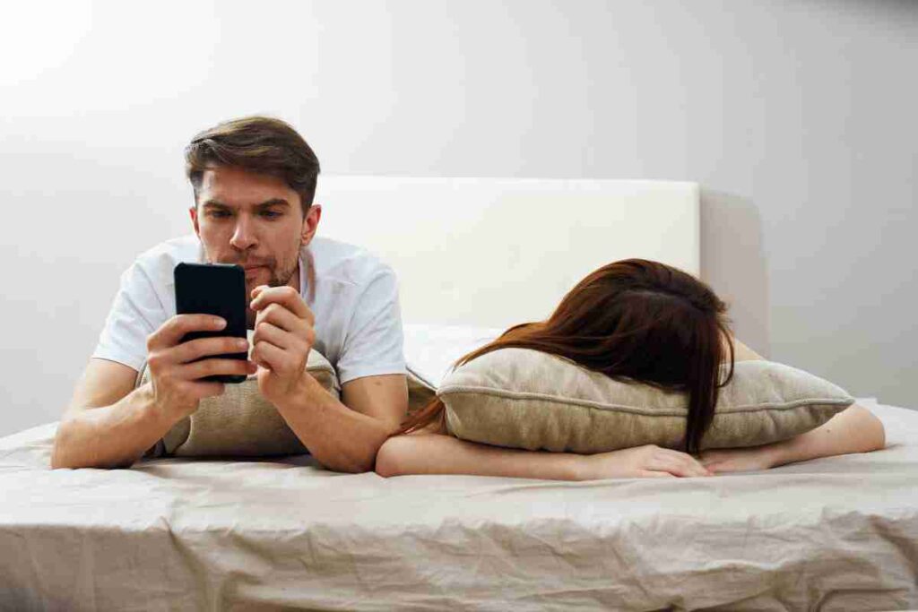 Comportement d'un homme qui cache quelque chose à sa femme