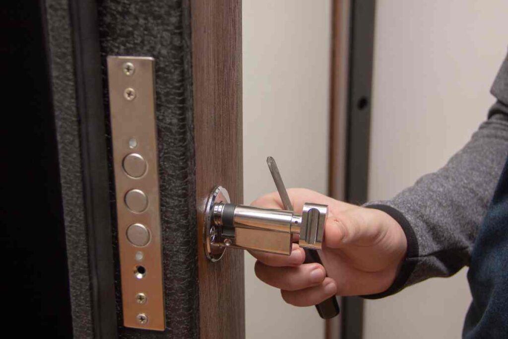 changer serrure quand conjoint quitte domicile