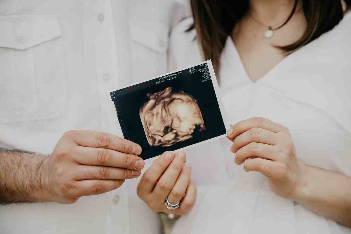 Comment annoncer sa grossesse à sa famille : idées originales