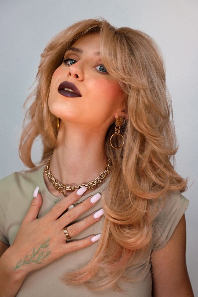 coiffure frange papillon 