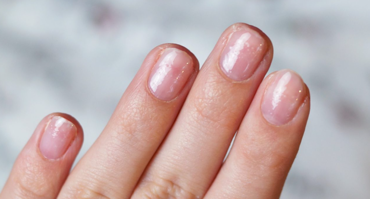 comment faire manucure Baby Boomer