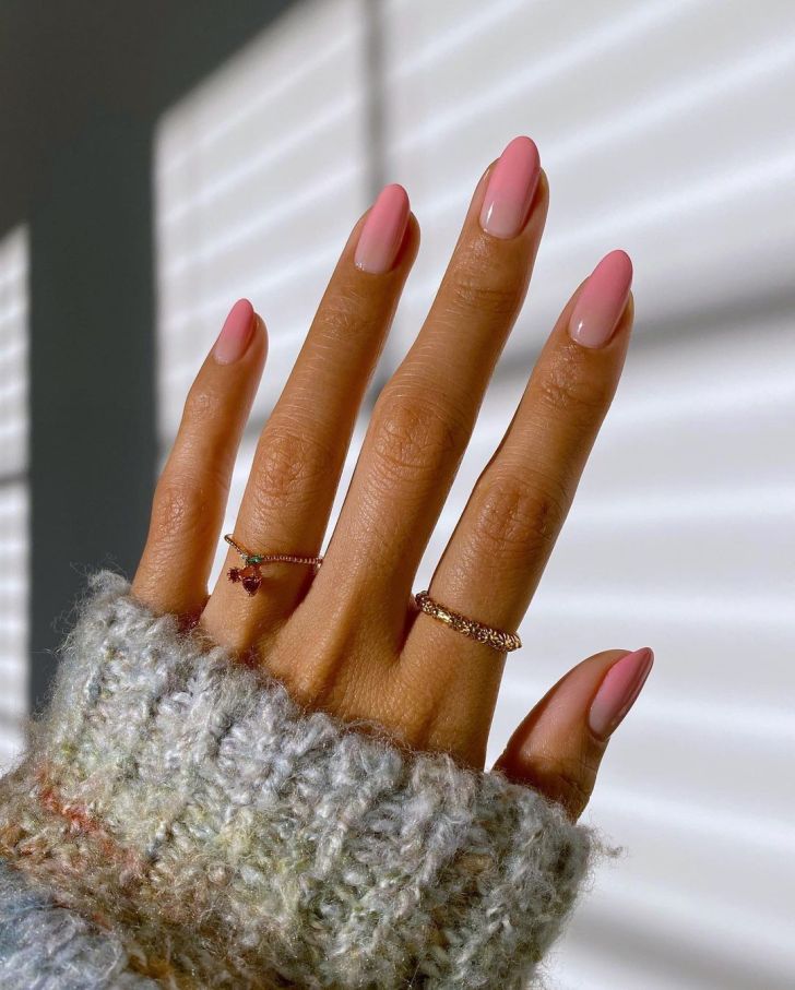 Ongles mariage dégradé rose poudré ultra féminin
