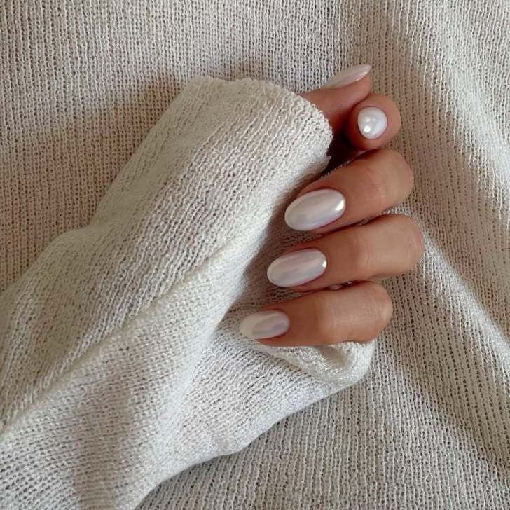 Ongles mariage effet chrome tendance 
