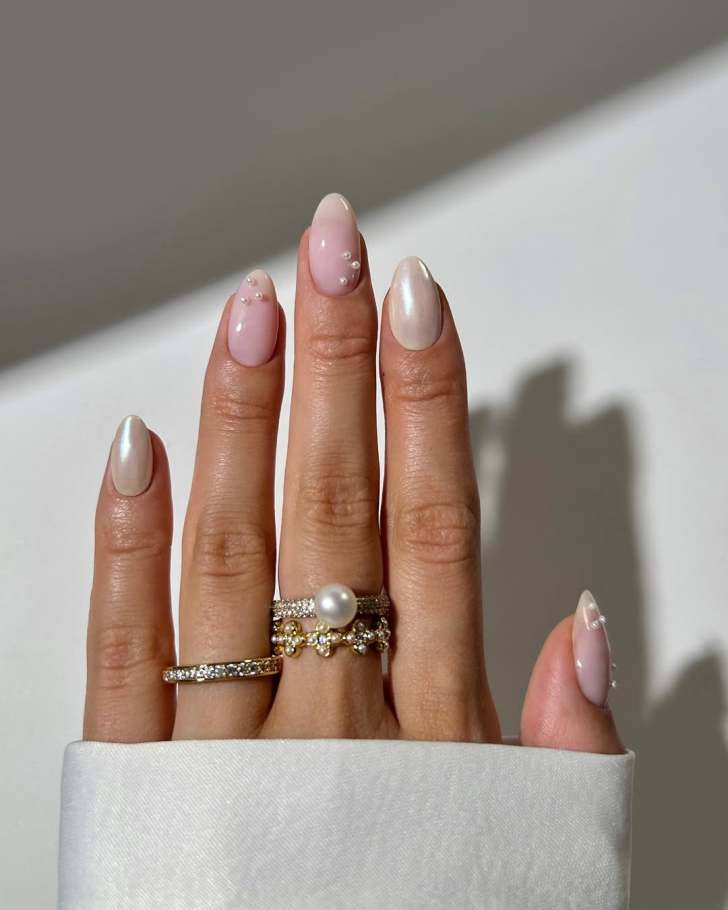 Ongles mariage nacrés pour élégance moderne intemporelle
