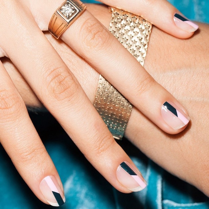 Ongles mariage rayures verticales pour style contemporain
