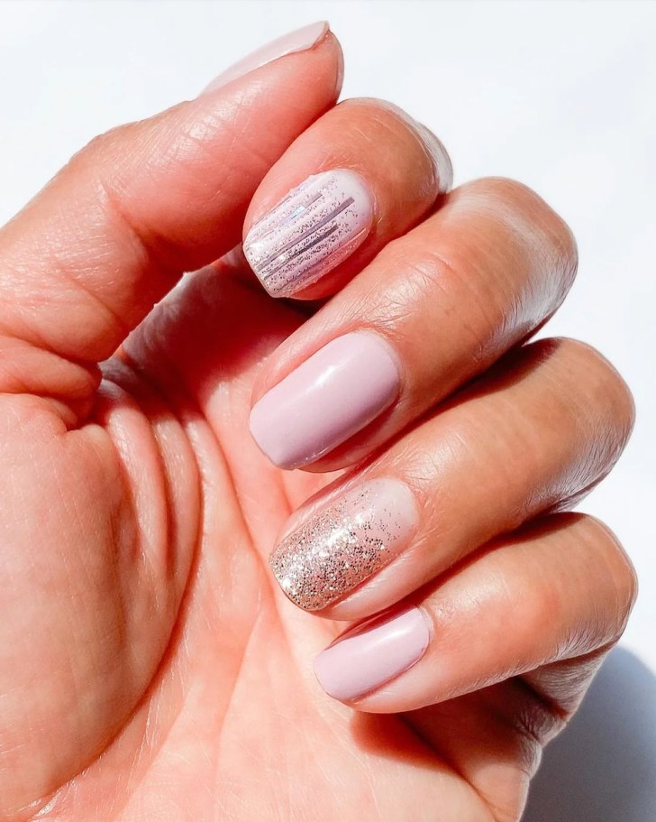 Ongles mariage rose brillant pour réception scintillante
