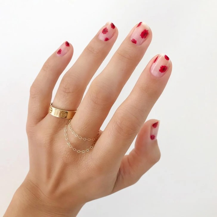 Ongles mariage coquelicots délicats pour accent champêtre
