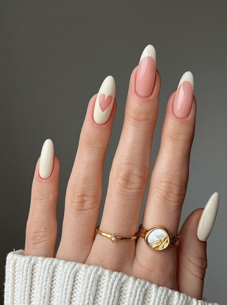 Ongles mariage French cœur négatif pour déclaration romantique
