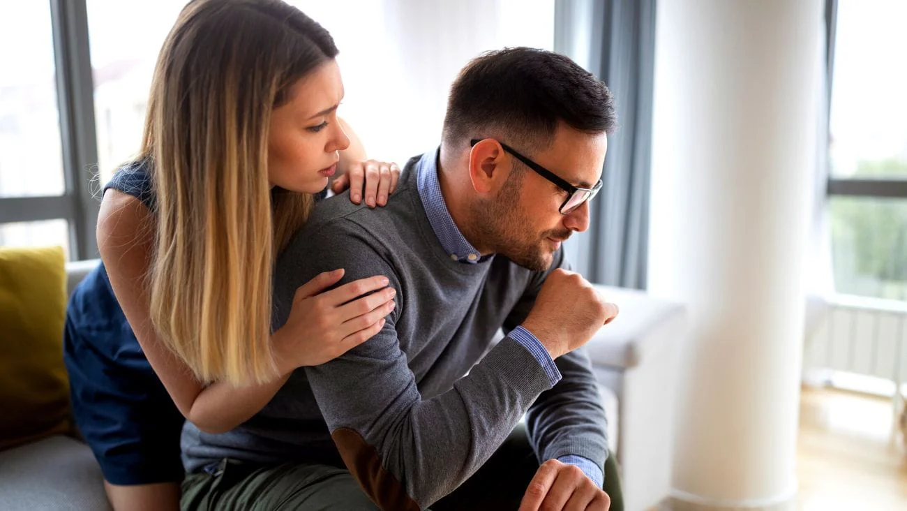 Pourquoi un homme cache t il qu’il a une copine